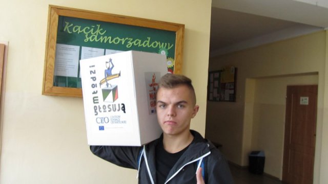  „ Młodzi głosują”
